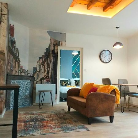 Les Volets Bleus - Deux Appartements Et Un Studio, Jardin Bourges Eksteriør billede