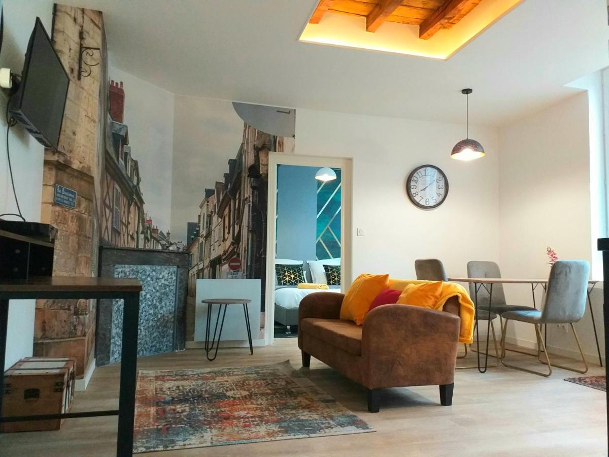Les Volets Bleus - Deux Appartements Et Un Studio, Jardin Bourges Eksteriør billede